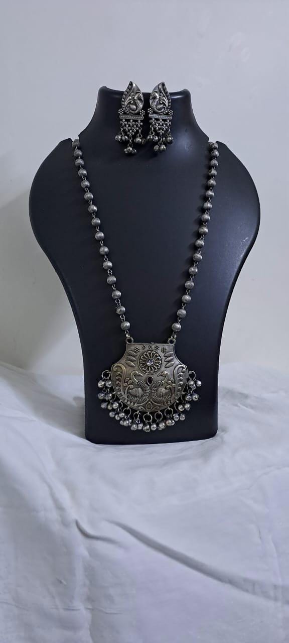 Exclusive light weight silver oxidised set.