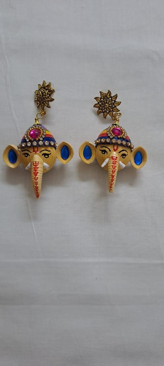 Paper quilling Ganesha earrings
