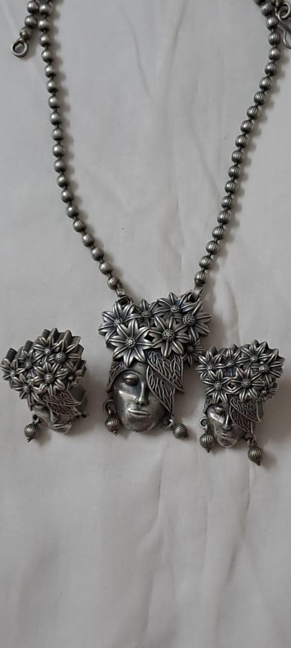 Exclusive n beautiful long chain with face pendant n matching earrings