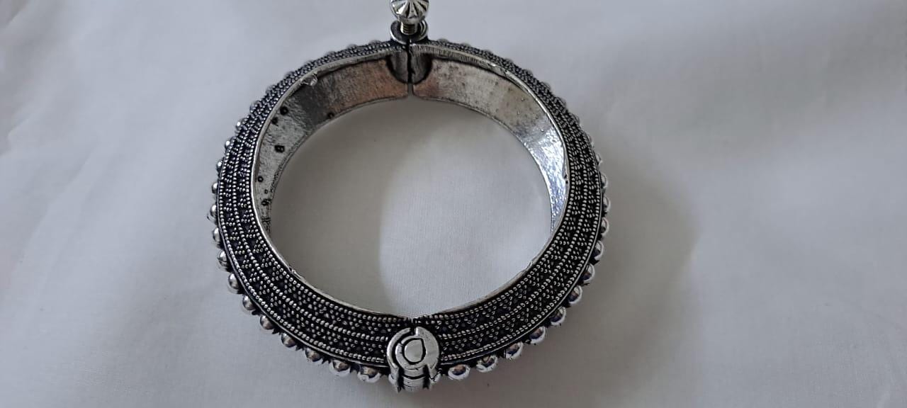 Silver oxidised bracelet/kada