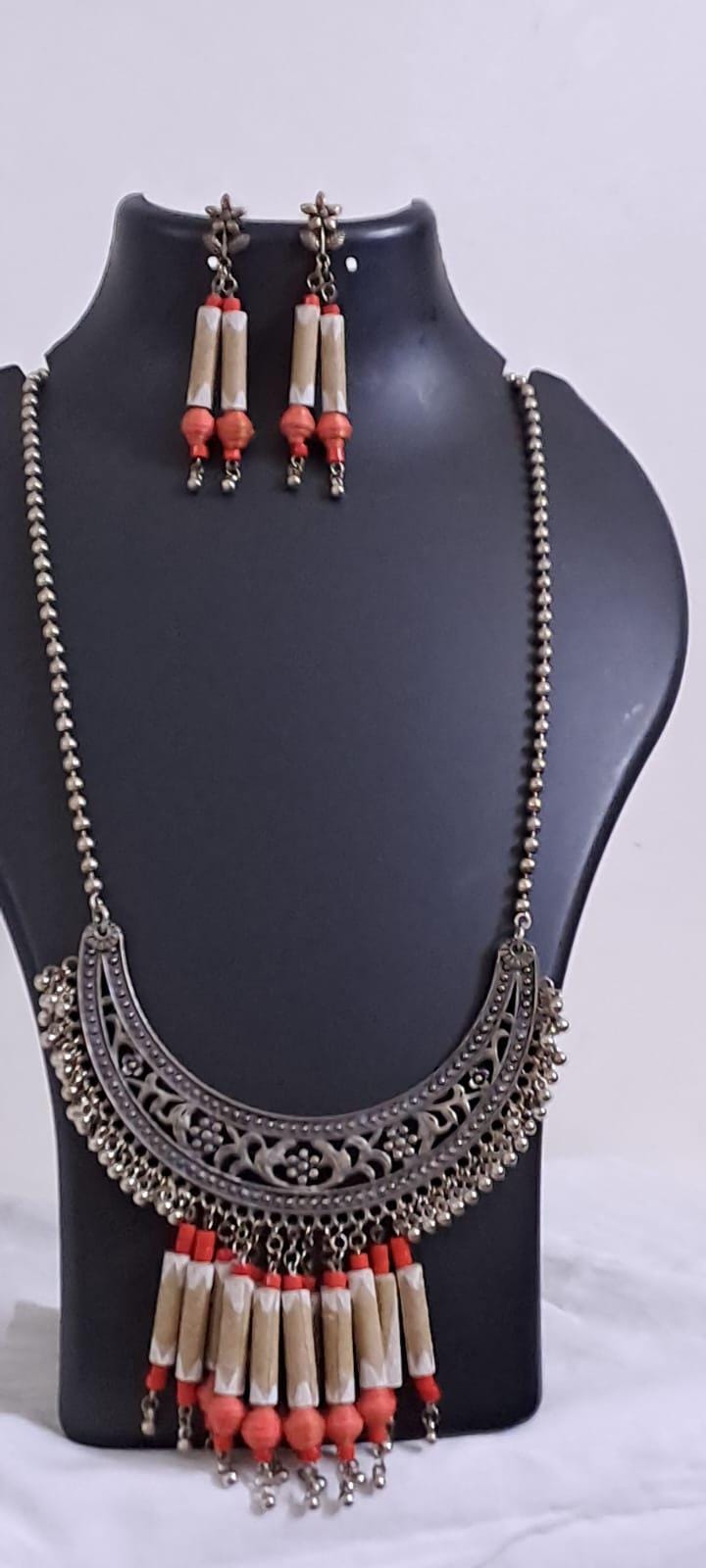 Silver oxidised pendant necklace set with paper beads fringes