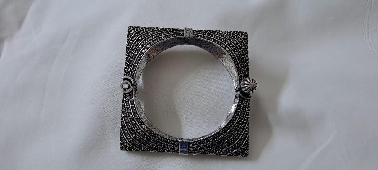 Silver oxidised bracelet/kada