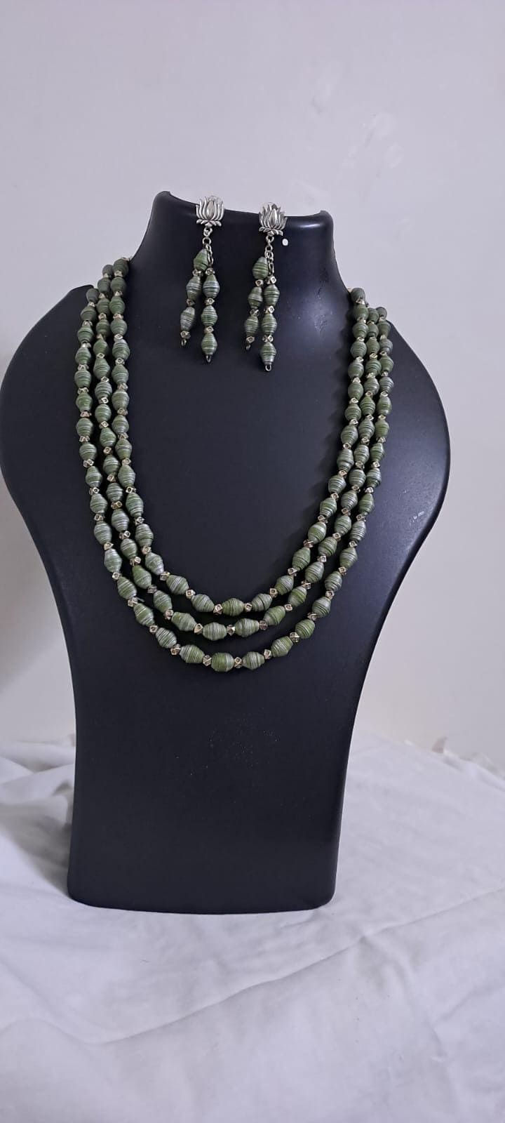 Green paper beads necklace set