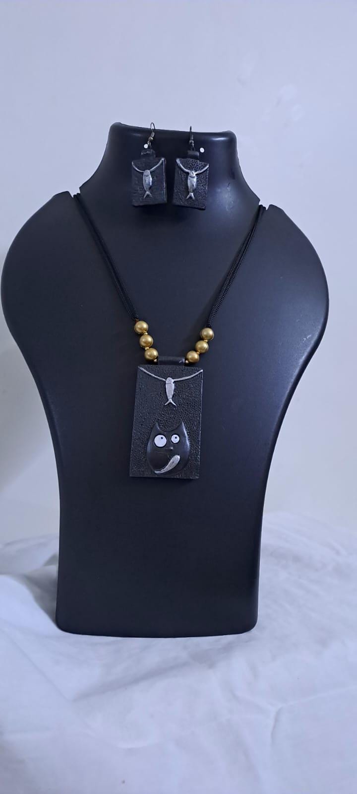 Terracotta pendant necklace