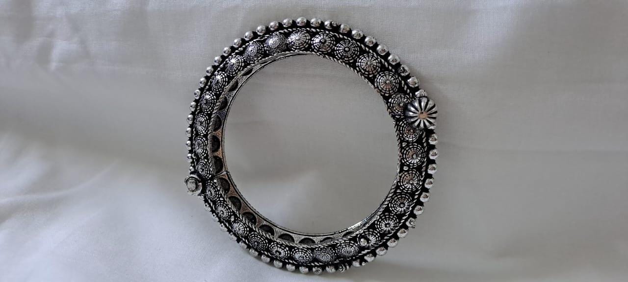 Silver oxidised bracelet/kada