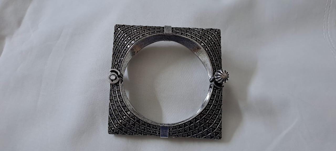 Silver oxidised bracelet/kada