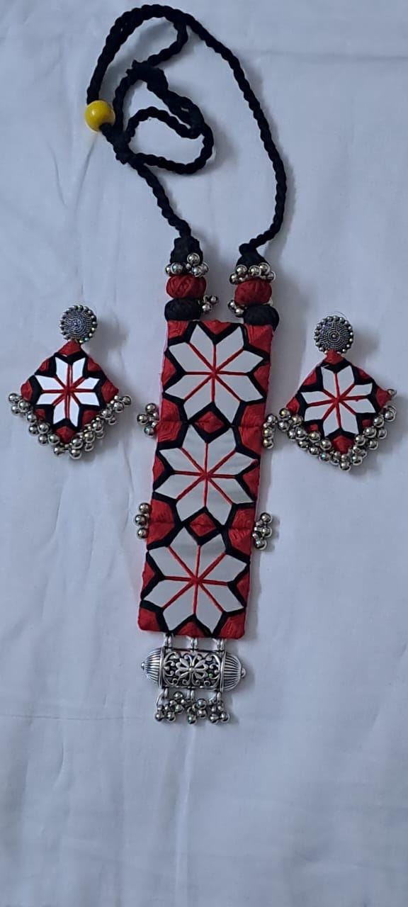 Kutchwork glass necklace set with matching earrings