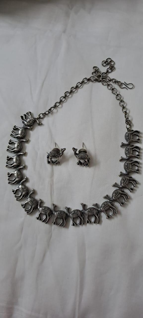 Exclusive n beautiful camel necklace n matching earrings