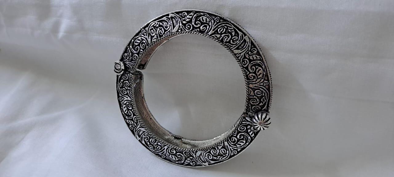 Silver oxidised bracelet/kada
