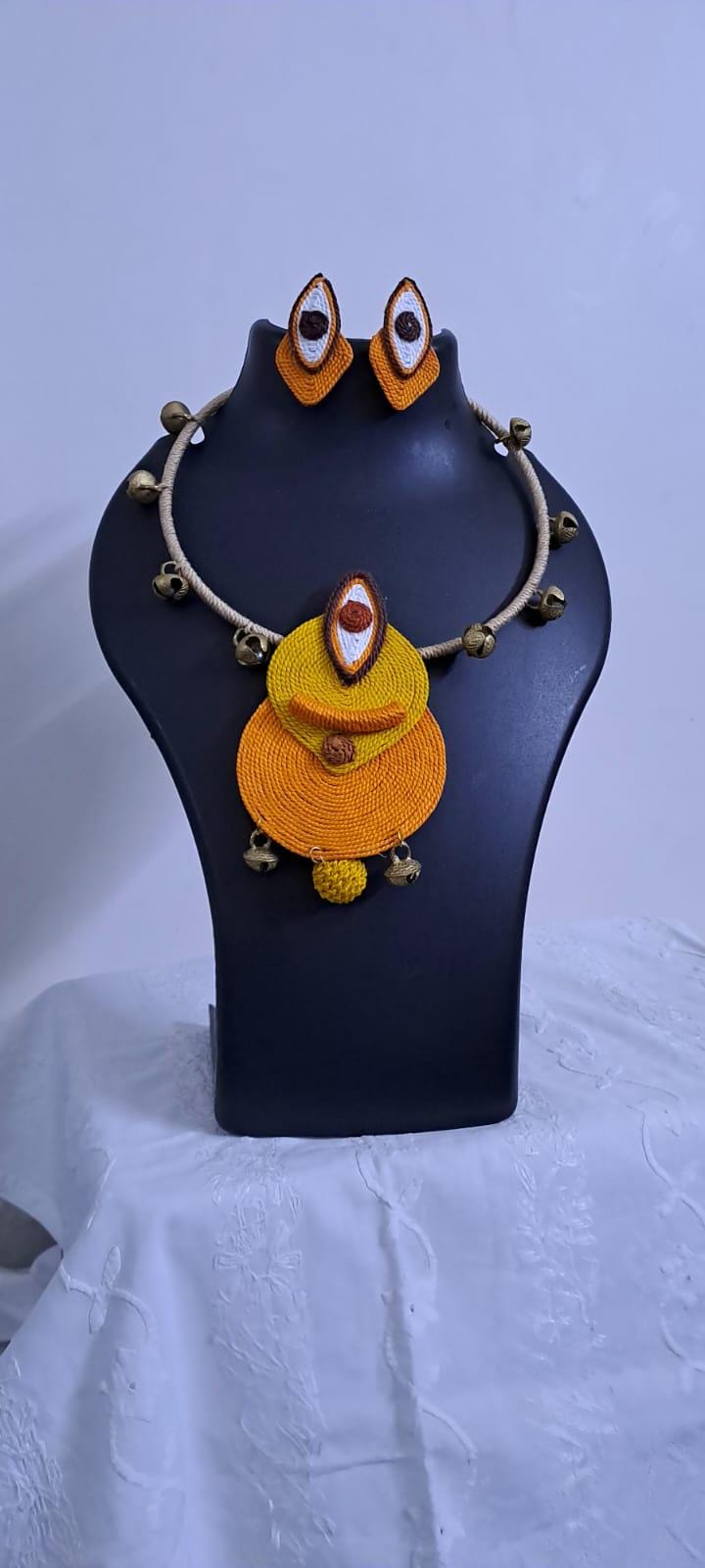 Exclusive hasuli necklace set with attractive round eye thread pendant n matching earrings