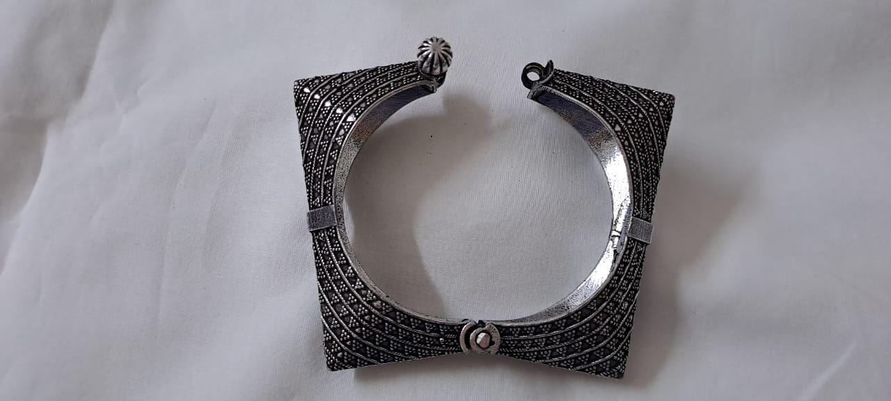 Silver oxidised bracelet/kada