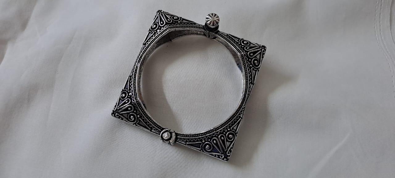 Silver oxidised bracelet/kada