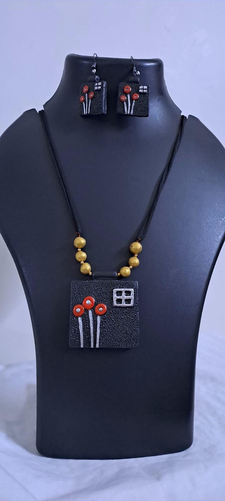 Terracotta pendant necklace