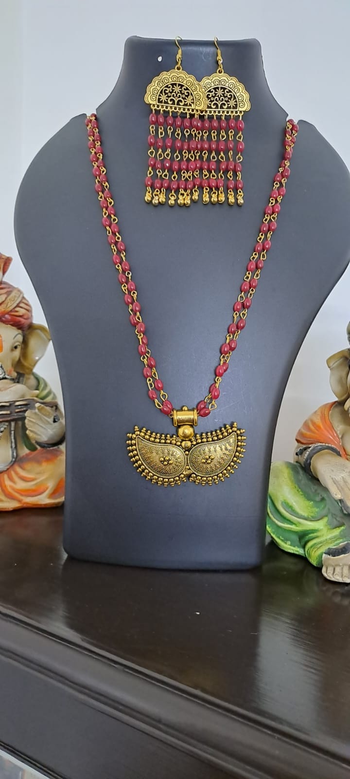 Red beads necklace with golden oxidised pendant