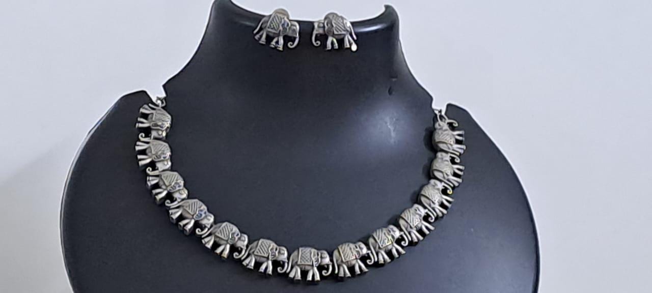 Exclusive n beautiful elephant necklace n matching earrings