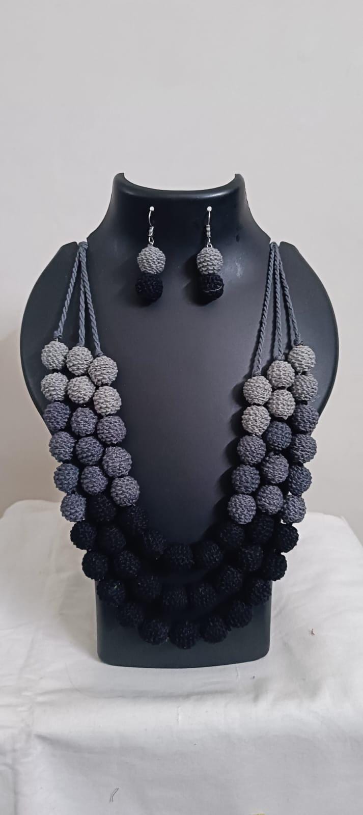 Exclusive 3 layers black thread beads necklace set with matching earrings