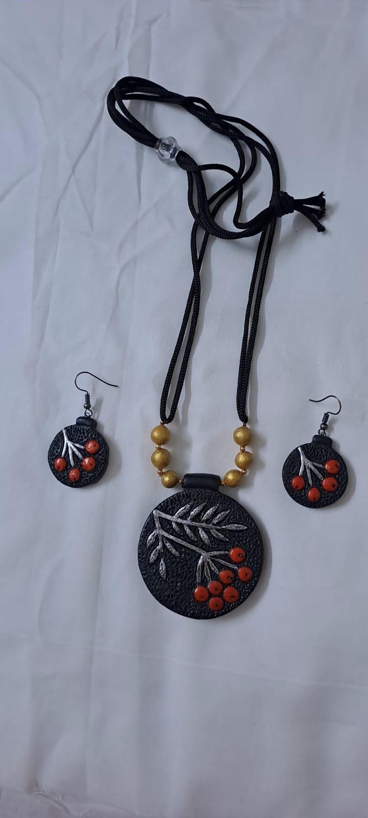 Terracotta pendant necklace