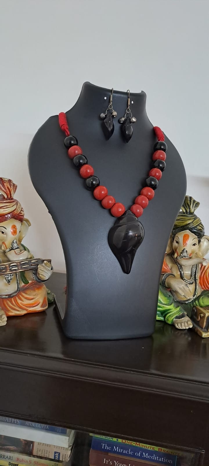 Black Shankh pendant necklace