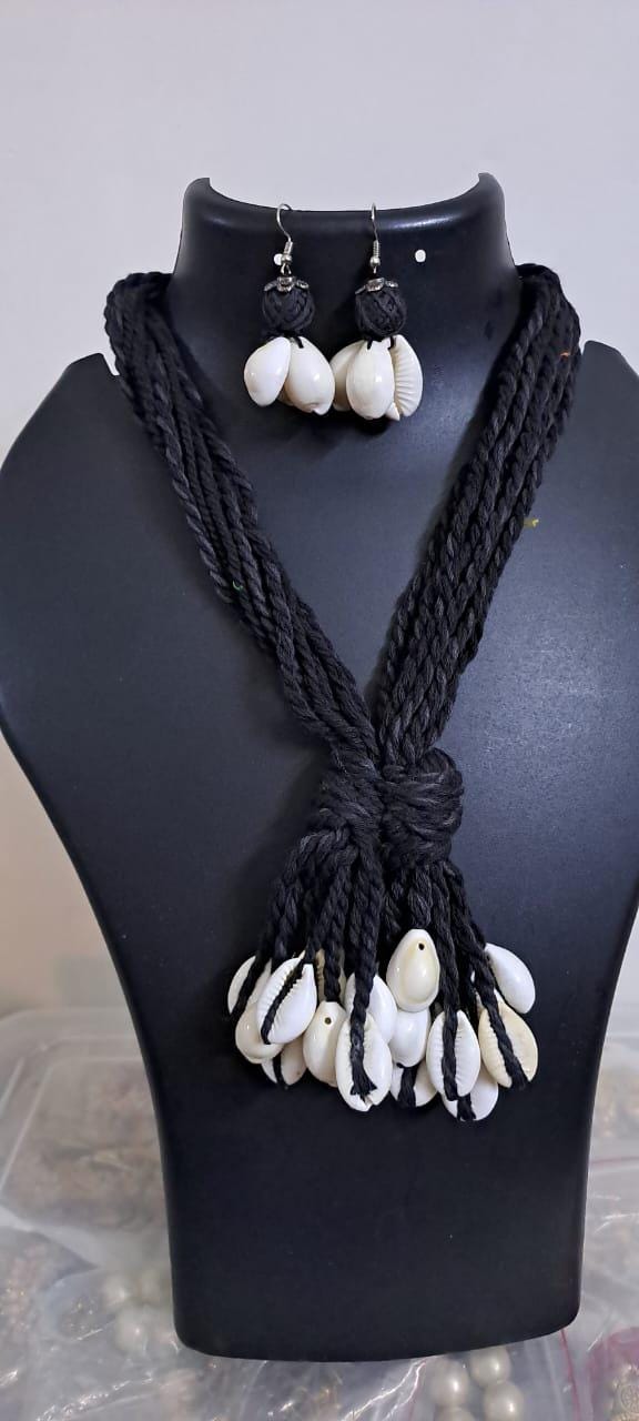 Exclusive combo shell necklaces  and matching earrings (4 sets)