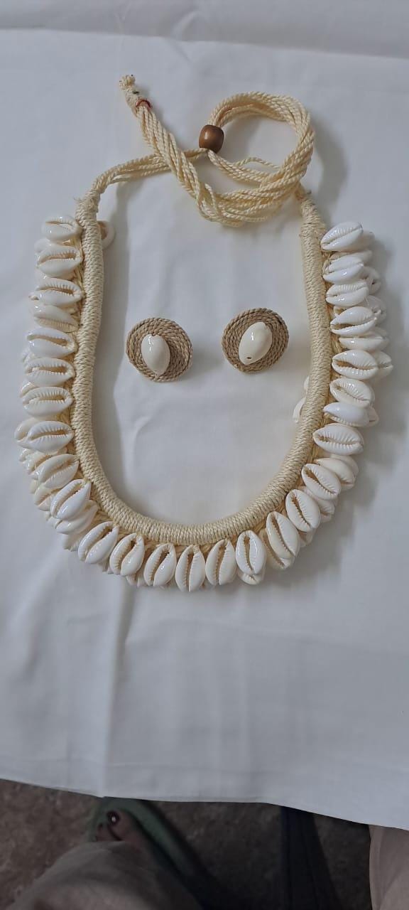 Exclusive jute n shell necklace and matching earrings