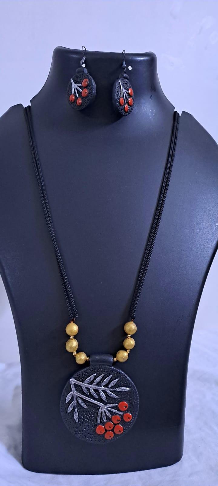 Terracotta pendant necklace