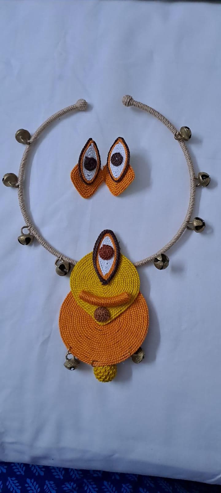 Exclusive hasuli necklace set with attractive round eye thread pendant n matching earrings