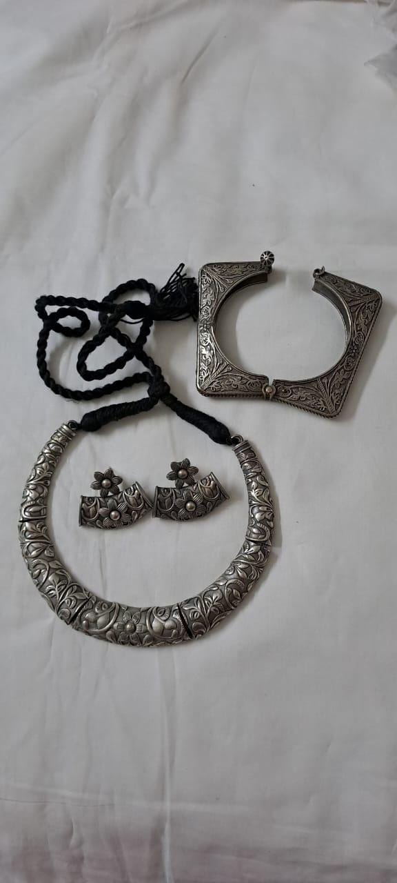 Exclusive silver oxidised hasuli set with matching earrings n bracelet