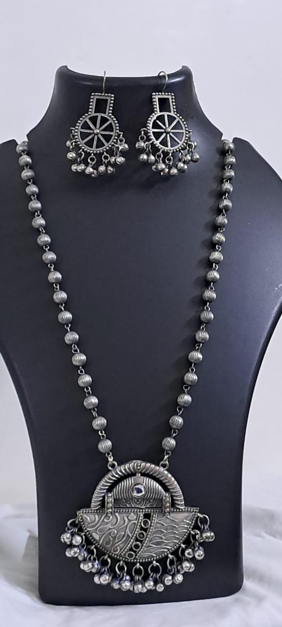 Exclusive light weight silver oxidised set.
