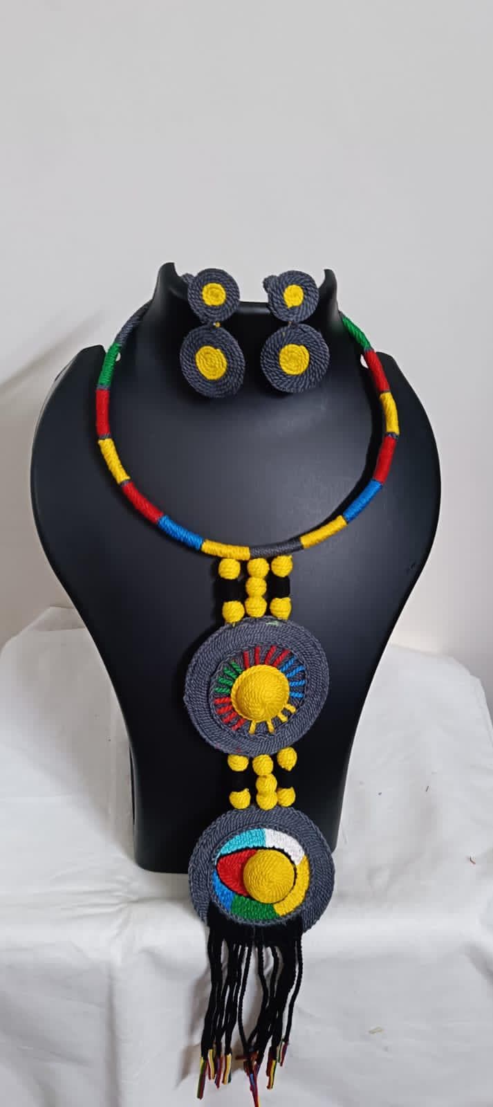 Exclusive multicoloured hasuli thread necklace set with round thread pendant n matching earrings