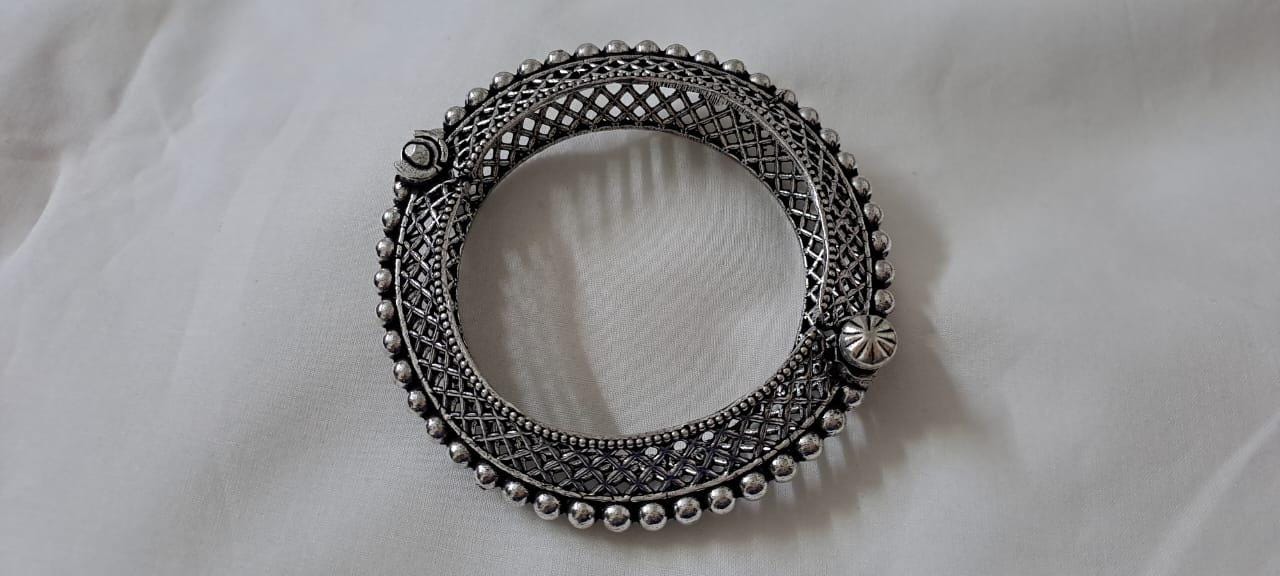 Silver oxidised bracelet/kada