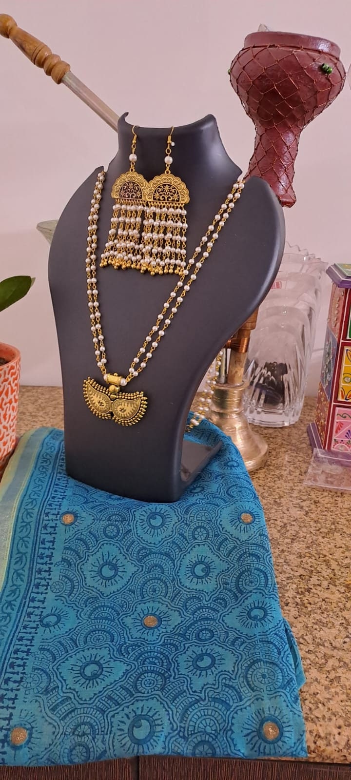 Pearl necklace with golden oxidised pendant