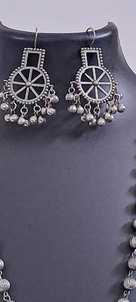 Exclusive light weight silver oxidised set.