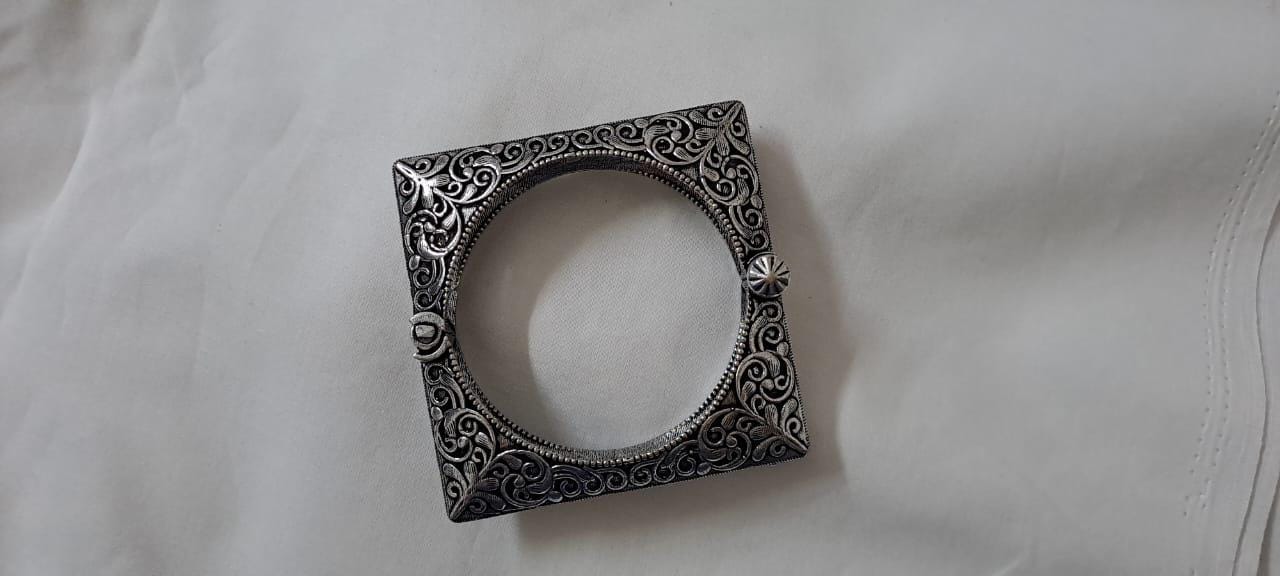 Silver oxidised bracelet/kada