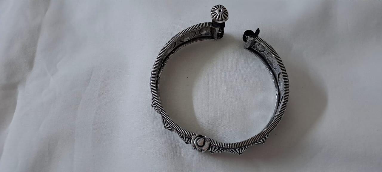Silver oxidised bracelet/kada