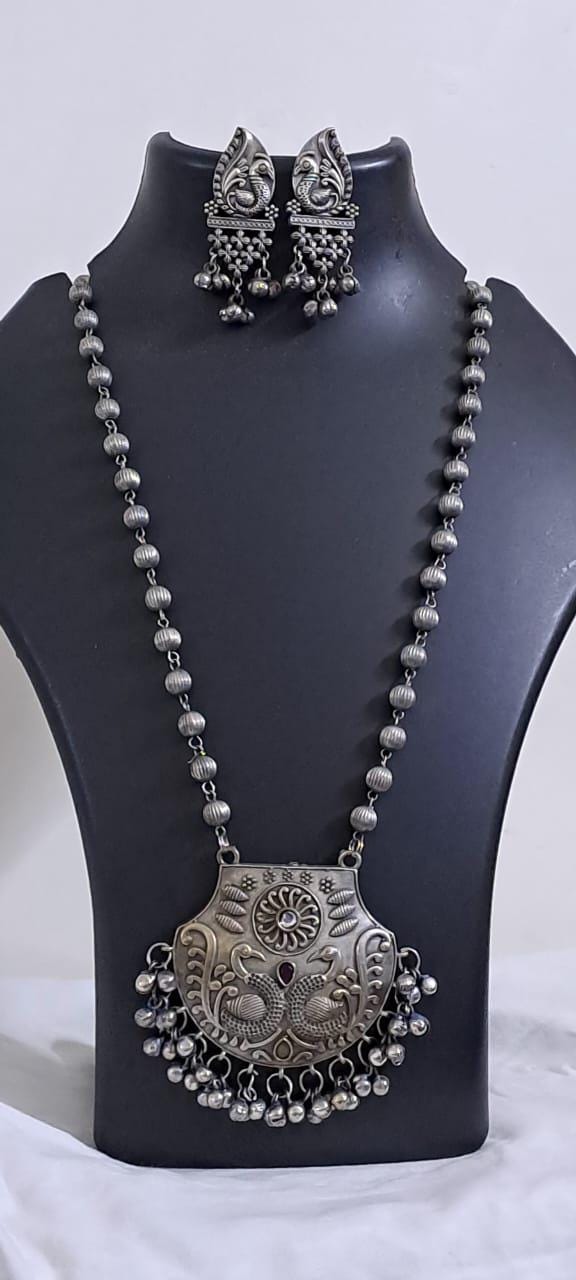 Exclusive light weight silver oxidised set.