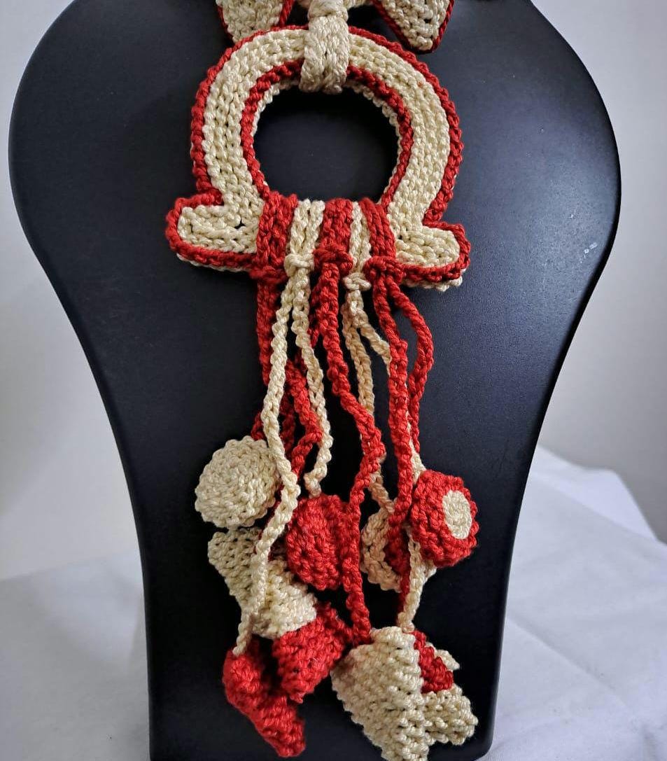 Crochet thread necklace with fringes and matching earrings