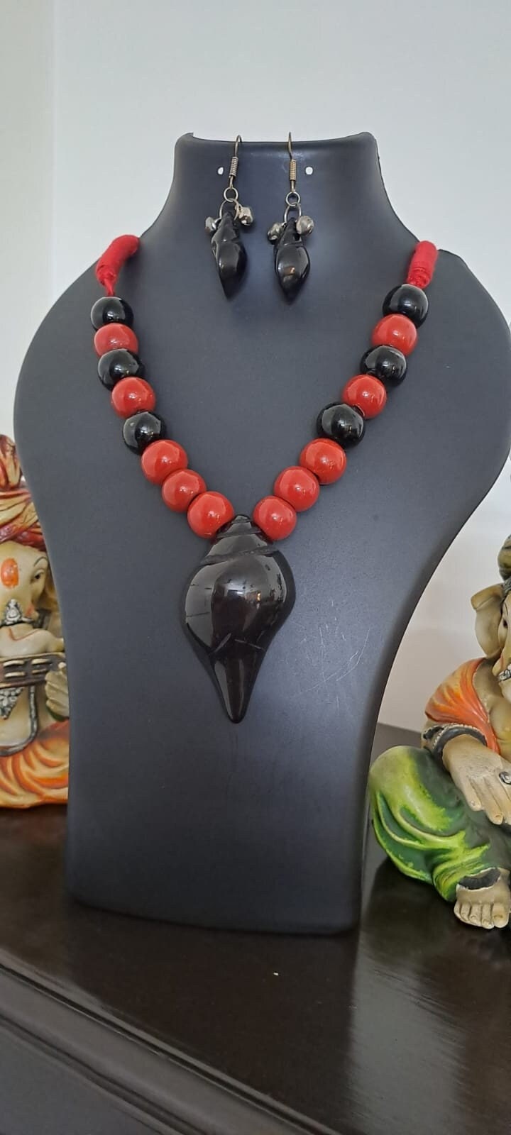 Black Shankh pendant necklace