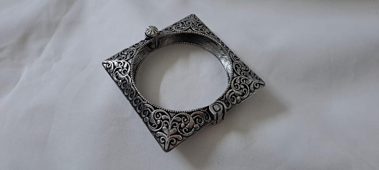 Silver oxidised bracelet/kada