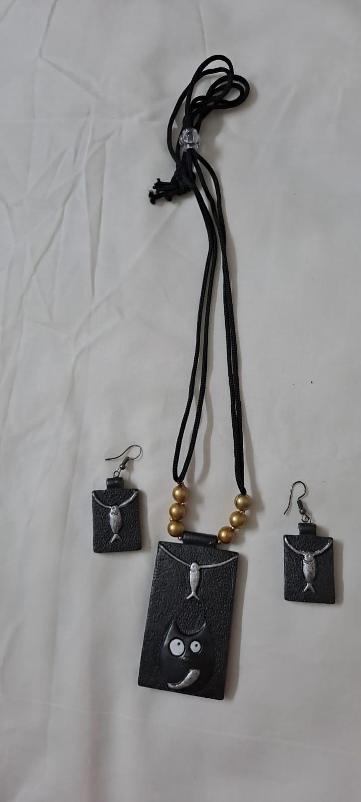 Terracotta pendant necklace