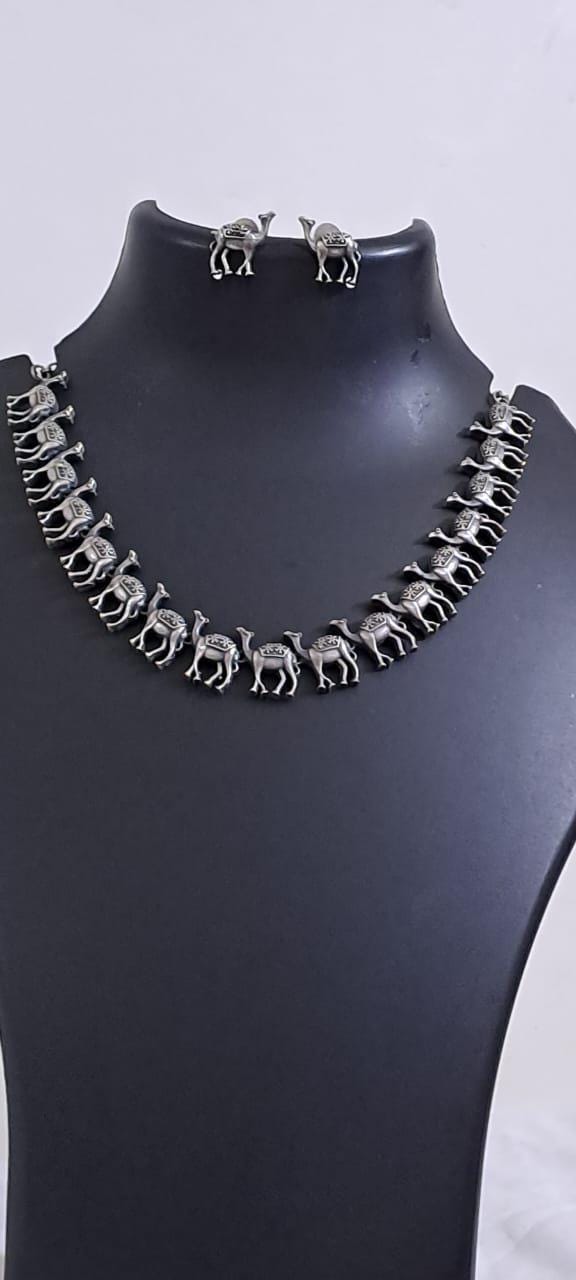 Exclusive n beautiful camel necklace n matching earrings