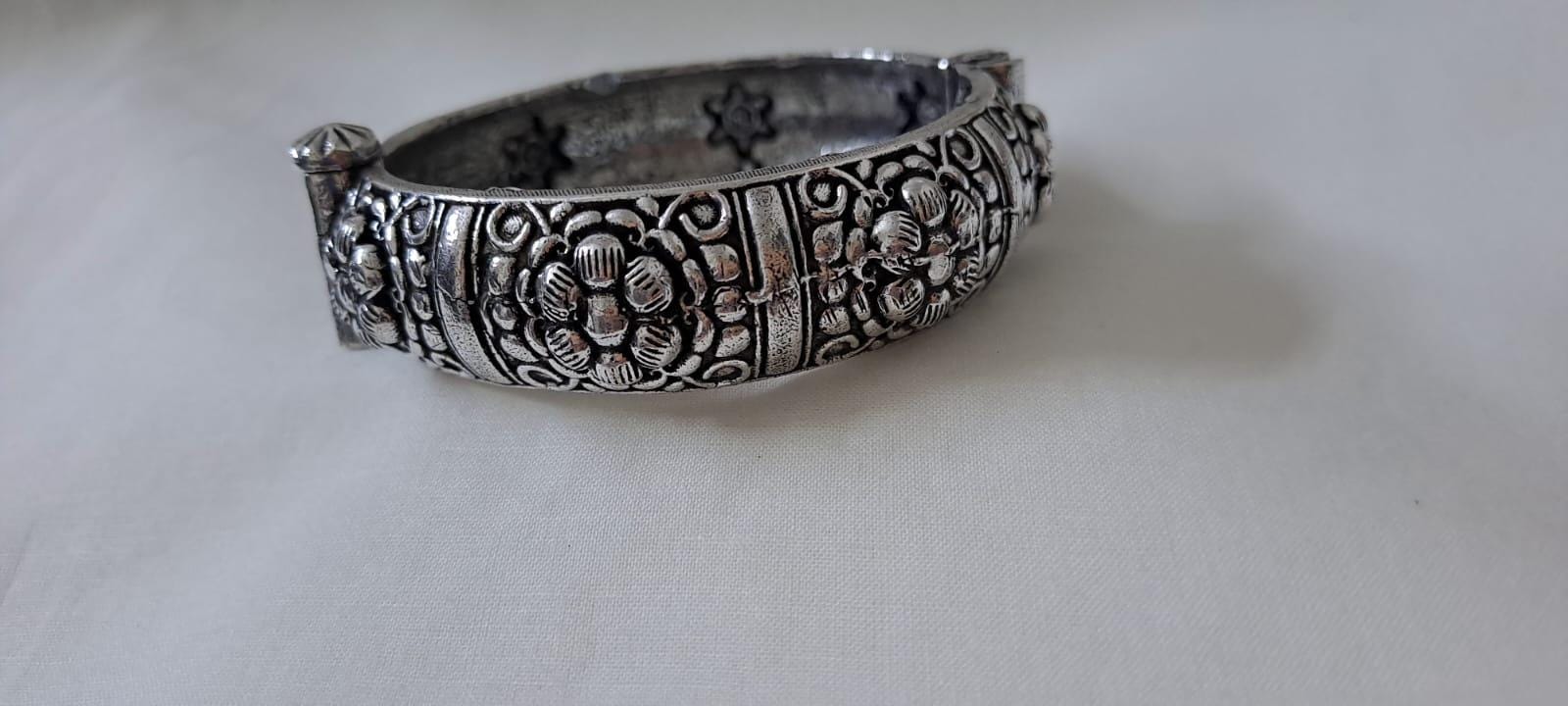 Silver oxidised bracelet/kada