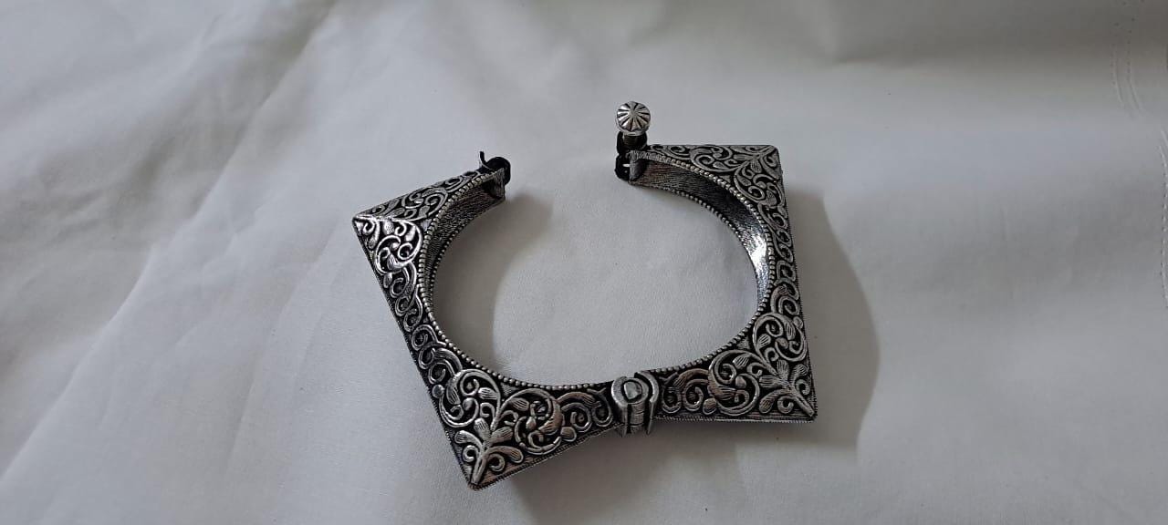Silver oxidised bracelet/kada