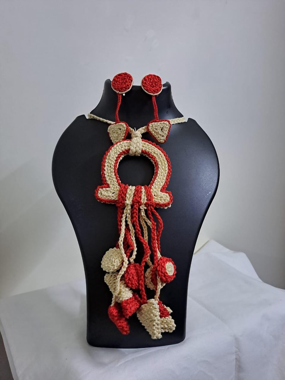 Crochet thread necklace with fringes and matching earrings