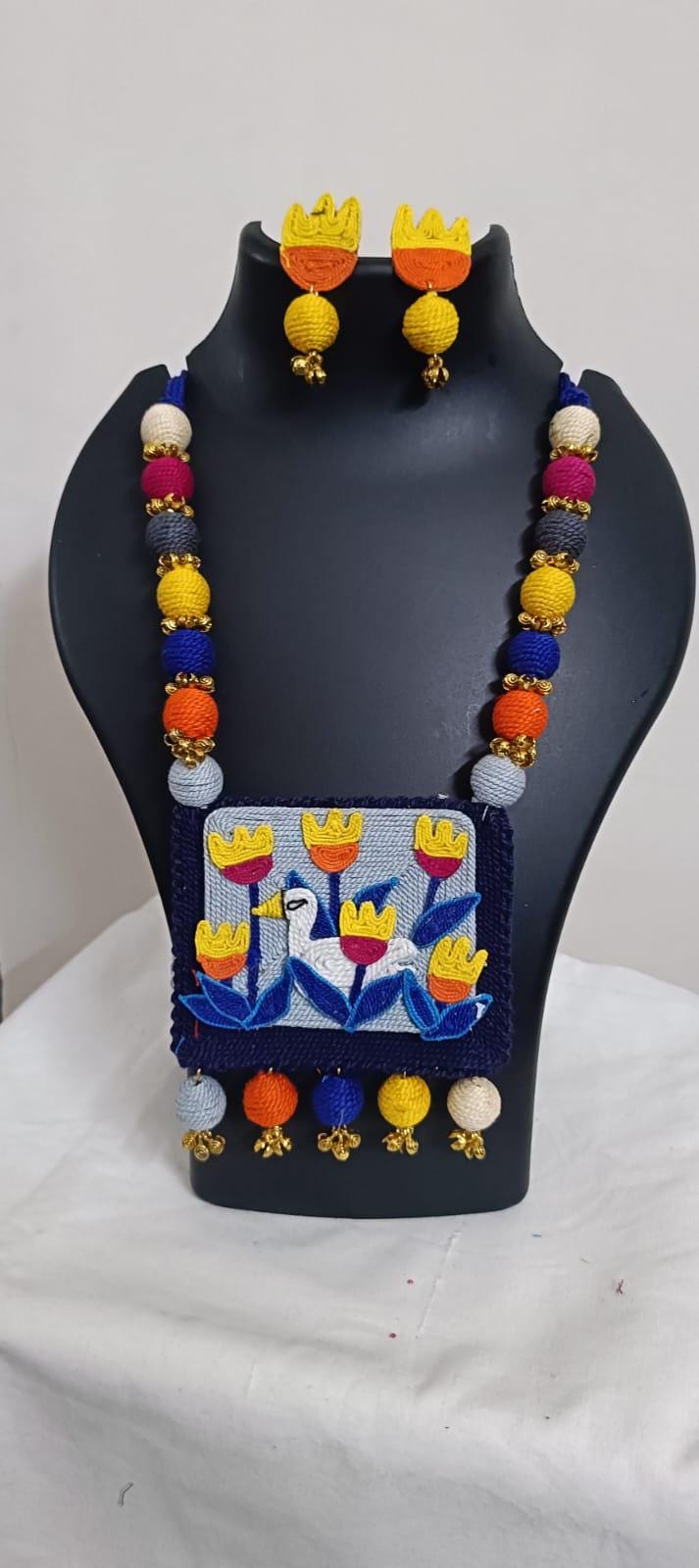 Exclusive thread necklace with duck pendant n matching earrings