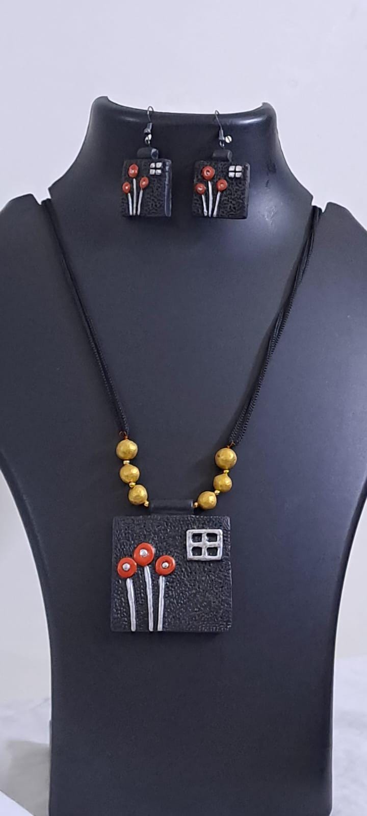 Terracotta pendant necklace
