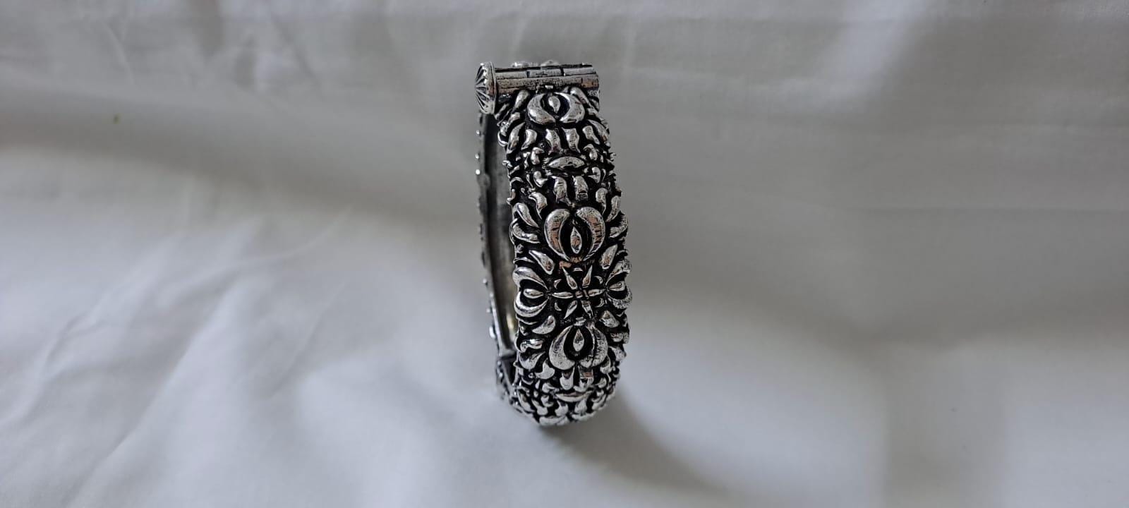 Silver oxidised bracelet/kada