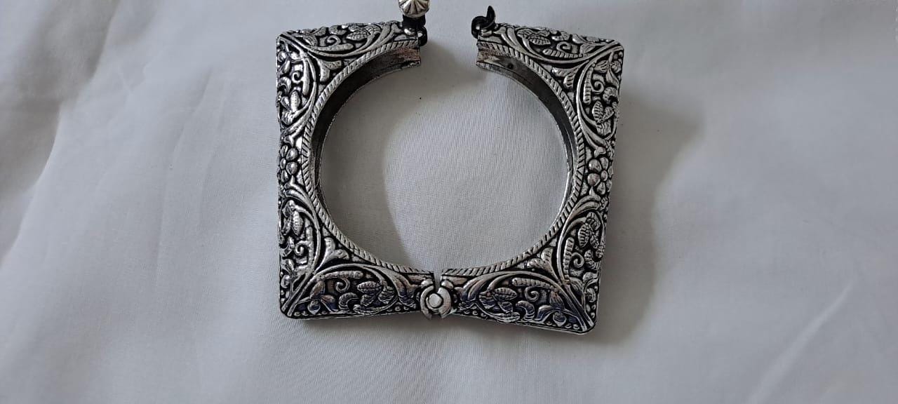 Silver oxidised bracelet/kada