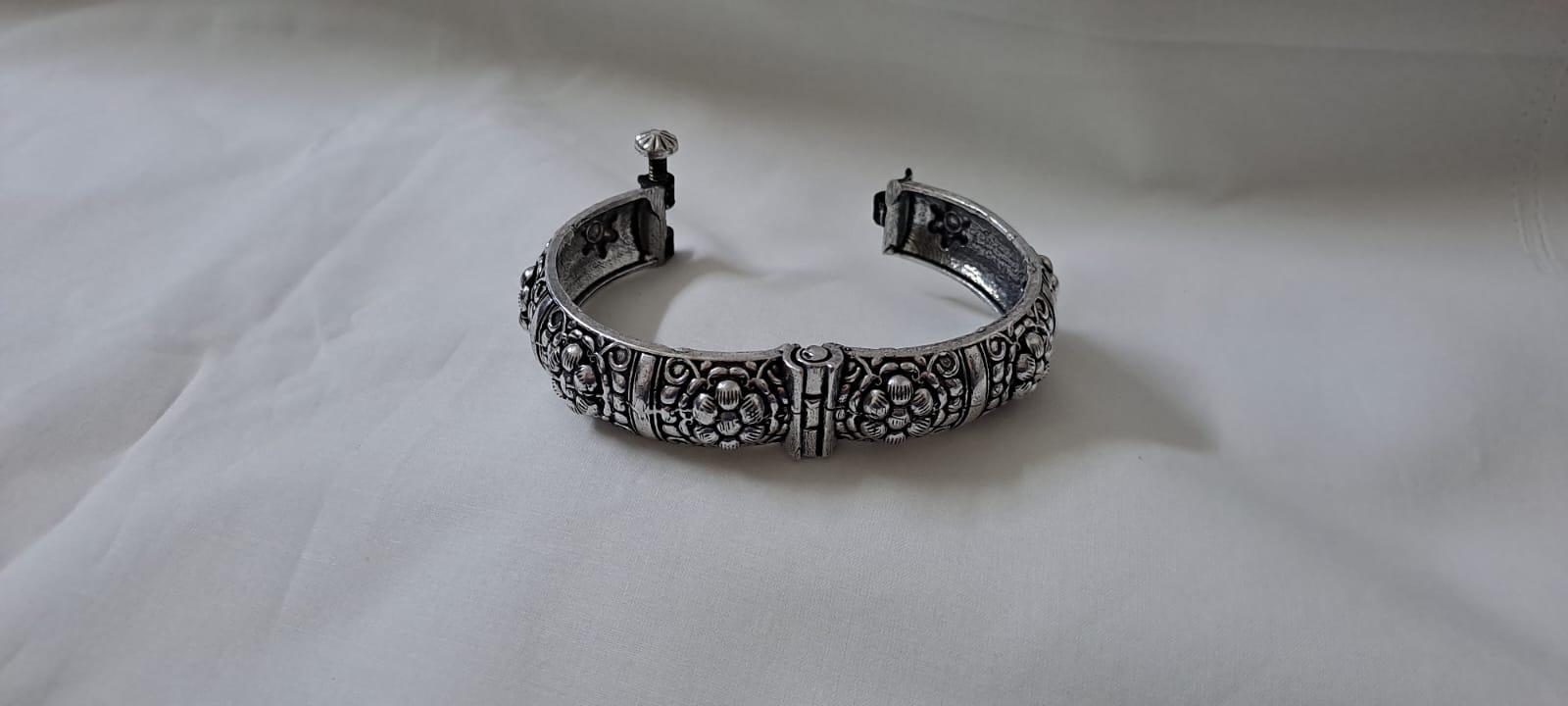 Silver oxidised bracelet/kada