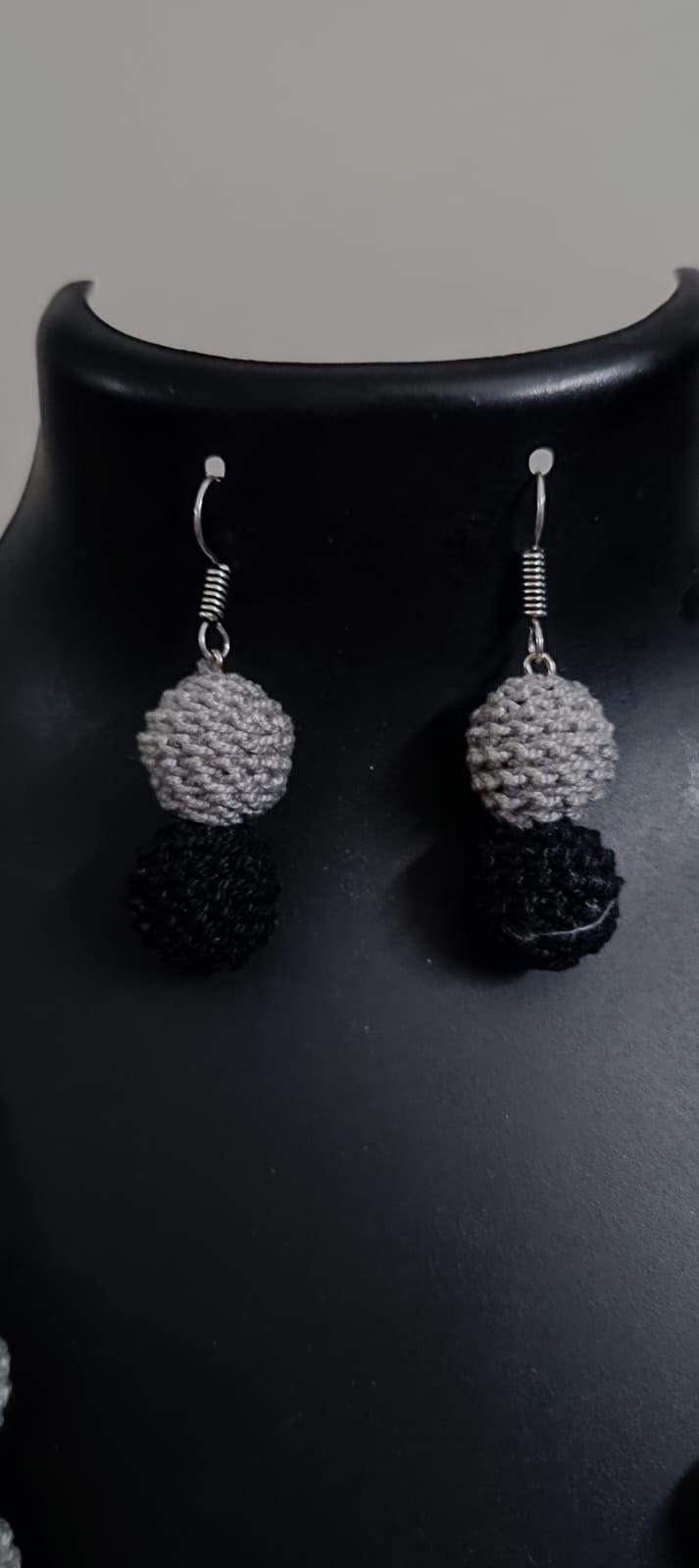 Exclusive 3 layers black thread beads necklace set with matching earrings