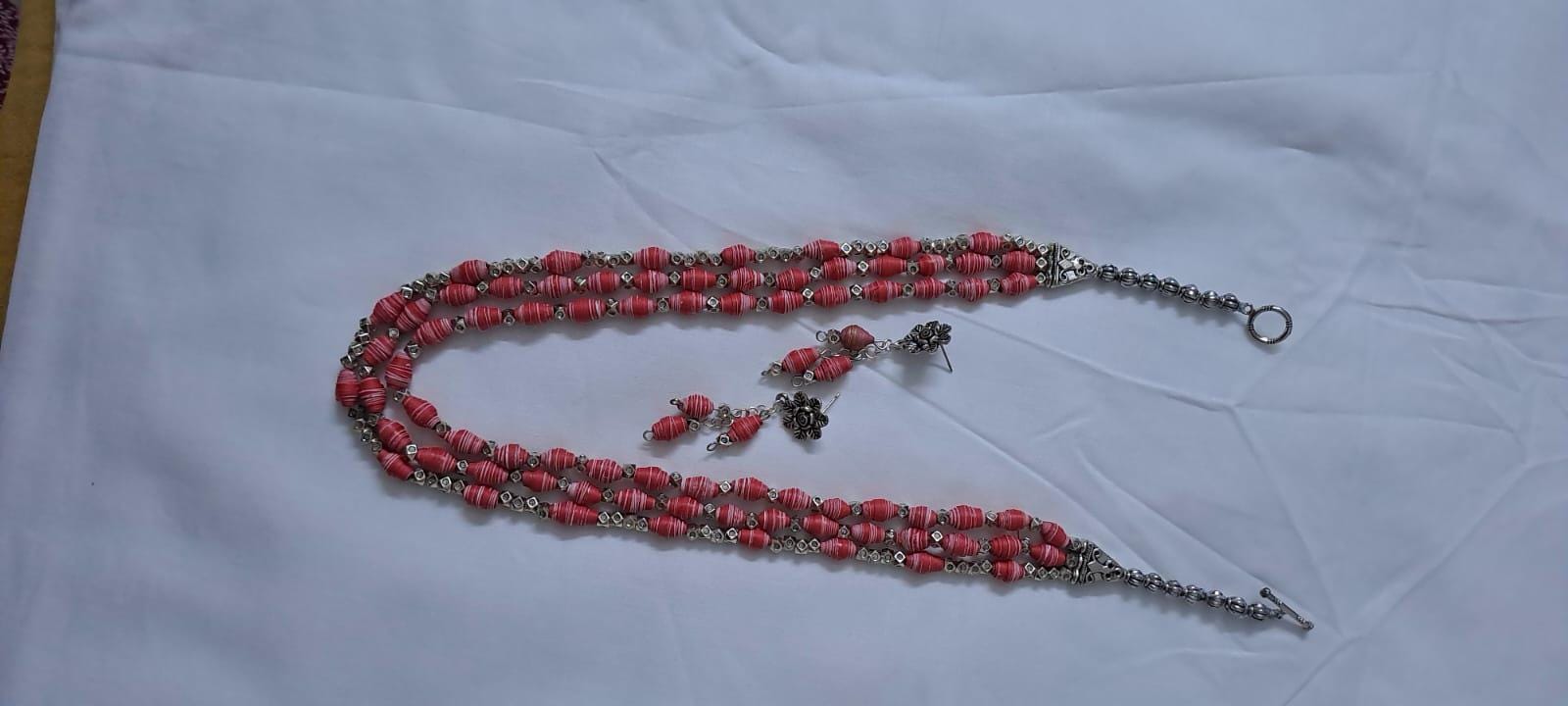 Red paper beads necklace set